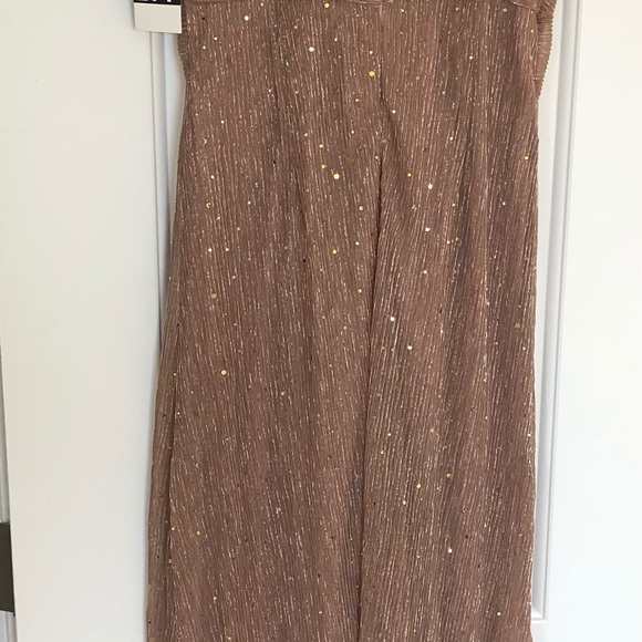 Twist front maxi dress. Size: Small. Rose gold. - Picture 4 of 13